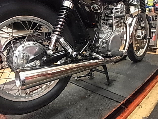 南区K様SR400、シムズマフラー＆フランドル・シート交換。 | SR